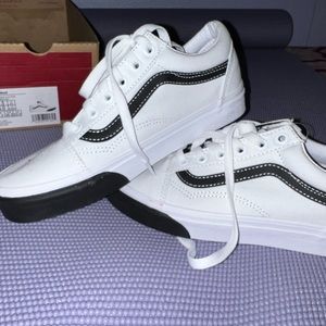 Black and white van low top